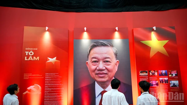 Chân dung Tổng Bí thư Tô Lâm tại không gian triển lãm. 