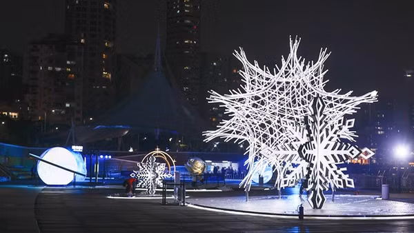 Rực rỡ “bức tranh ánh sáng”