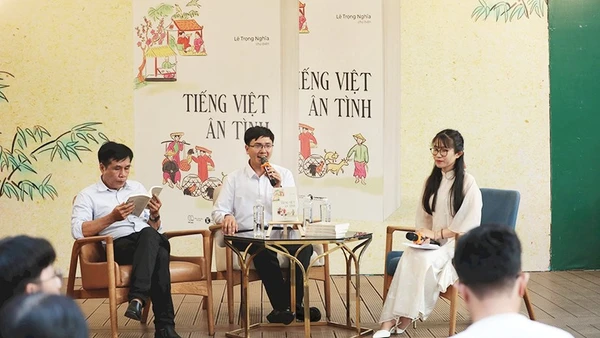 Lê Trọng Nghĩa trong một chương trình giao lưu về Tiếng Việt.