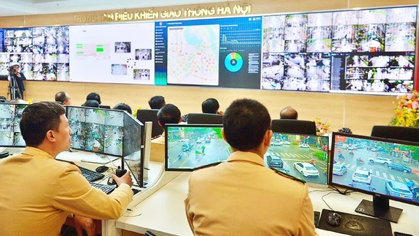 Ngoài lĩnh vực giao thông, Công an Hà Nội đang dùng camera AI để “phạt nguội” các vi phạm về trật tự đô thị và vệ sinh môi trường.