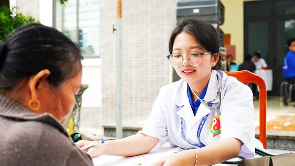 Tuổi trẻ y - dược cổ truyền khám bệnh miễn phí