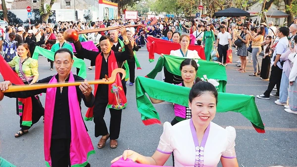 Lấy văn hóa soi đường cho thắng lợi