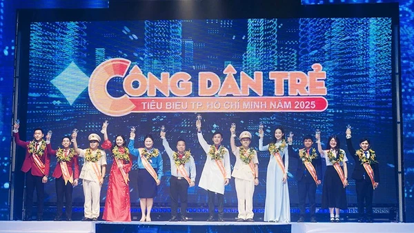 Thành phố Hồ Chí Minh tuyên dương 12 gương Công dân trẻ tiêu biểu năm 2025. Ảnh: Thành đoàn Thành phố Hồ Chí Minh cung cấp