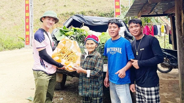 Nông sản vùng cao được Trạm Nụ Cười Đà Nẵng thu gom chuyển xuống thành phố.