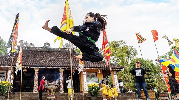 "Ai về Bình Định mà coi...". Ảnh: NGUYỄN LINH VINH QUỐC