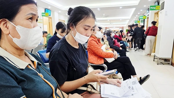 Quét mã QR để xem kết quả khám, chữa bệnh tại Bệnh viện T.Ư Quân đội 108. Ảnh: NAM NGUYỄN