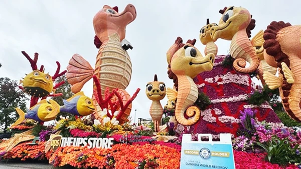 Xe diễu hành khổng lồ