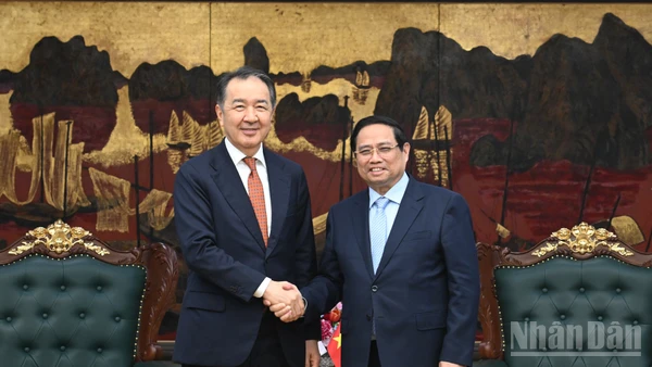 Thủ tướng Phạm Minh Chính đón ông Bakytzhan Sagintayev, Chủ tịch Hội đồng Ủy ban Kinh tế Á-Âu (EEK).