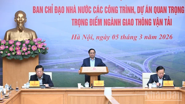 Thủ tướng Phạm Minh Chính phát biểu chỉ đạo tại Phiên họp.