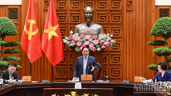 Thủ tướng Phạm Minh Chính phát biểu ý kiến chỉ đạo tại cuộc họp.