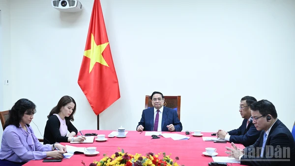 Thủ tướng Phạm Minh Chính điện đàm với Thủ tướng Algeria Sifi Ghrieb.