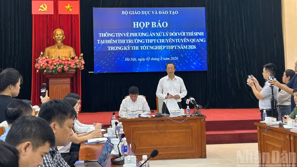 Bộ Giáo dục và Đào tạo tổ chức họp báo thông tin phương án xử lý đối với thí sinh tại Điểm thi Trường chuyên Tuyên Quang