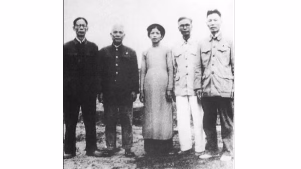 Một số đồng chí trong chi bộ Đảng Cộng sản Việt Nam đầu tiên tại Khu mỏ Mạo Khê. Ảnh tư liệu