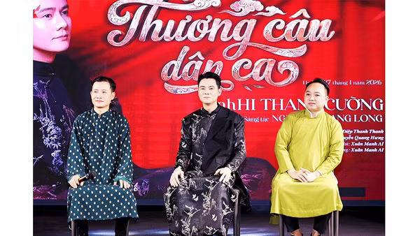 Nhạc sĩ Quang Long, ca sĩ AnhHi Thanh Cường và NSƯT Nguyễn Quang Hưng tại lễ ra mắt album.