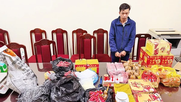 Số lượng lớn pháo nổ bị Công an Hà Nội thu giữ.