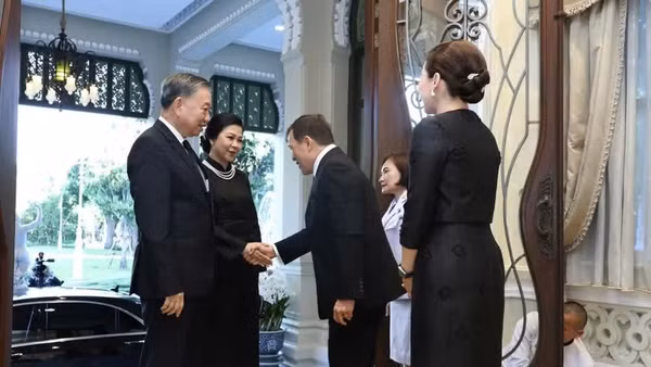 Tổng Bí thư, Chủ tịch nước Tô Lâm và Phu nhân Ngô Phương Ly hội kiến Nhà Vua Thái Lan Maha Vajiralongkorn và Hoàng hậu. (Ảnh: TTXVN phát)