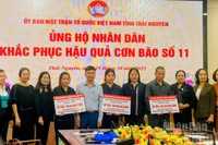 Hội Doanh nhân nữ Thái Bình ủng hộ trực tiếp 3 gia đình ở tỉnh Thái Nguyên mất hết nhà cửa do lũ lụt gây ra.