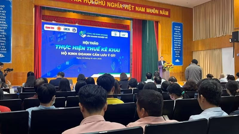 Quang cảnh hội thảo chủ đề “Thực hiện thuế kê khai: Hộ kinh doanh cần lưu ý gì?”.