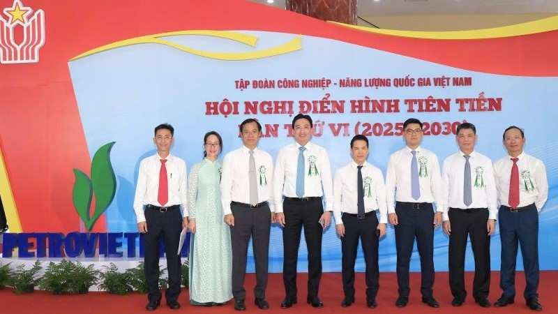Lãnh đạo và cán bộ, công nhân viên của PV GAS tại hội nghị. h2-pvgas-thi-dua.jpg