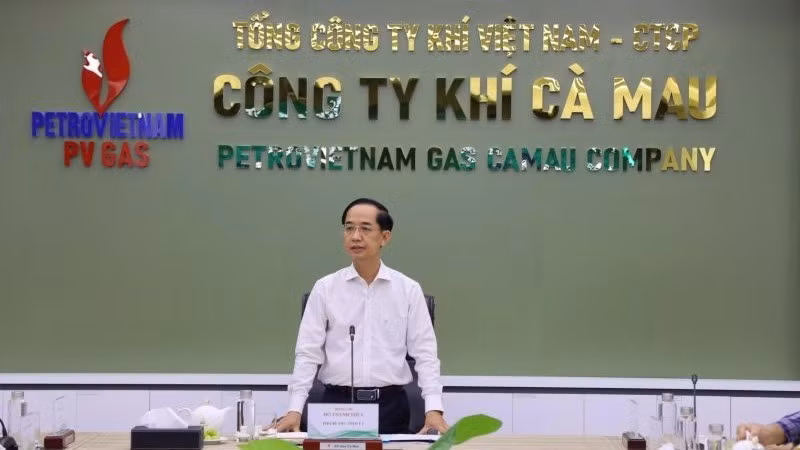 Đồng chí Hồ Thanh Thủy, Phó Bí thư Tỉnh ủy Cà Mau dẫn đầu đoàn công tác thăm và làm việc tại PV GAS CA MAU.