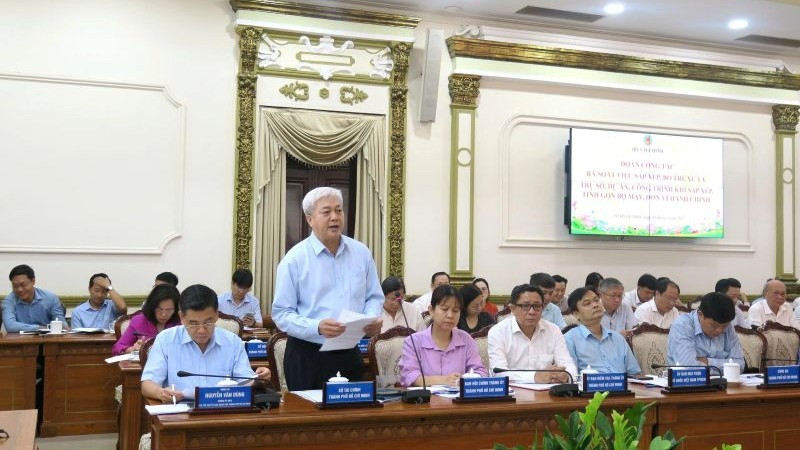 Đại diện lãnh đạo Sở Tài chính Thành phố Hồ Chí Minh phát biểu tại buổi làm việc. h3-dai-dien-so-tai-chinh-tphcm.jpg