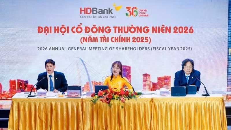 Các đại biểu chủ toạ Đại hội đồng cổ đông thường niên HDBank năm 2026 tại Thành phố Hồ Chí Minh. 