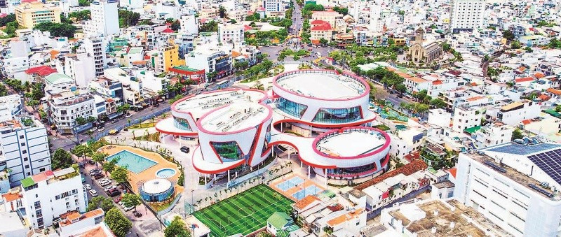 Cung Văn hóa Thiếu nhi tỉnh Khánh Hòa nằm ở trung tâm thành phố Nha Trang.