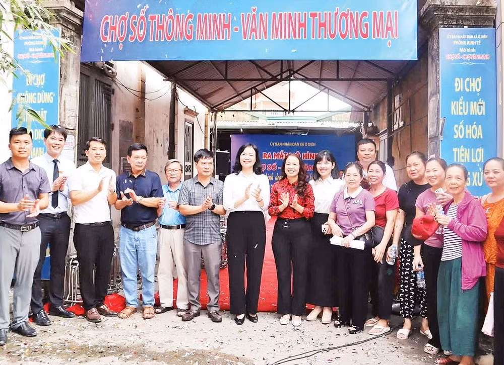 Xã Ô Diên ra mắt mô hình Chợ số thông minh-Văn minh thương mại tại chợ Gối. 