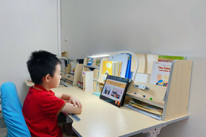 Phụ huynh cần trao đổi cởi mở để bảo vệ trẻ khi sử dụng máy tính, điện thoại.