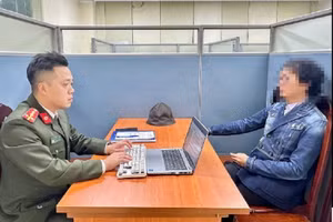 Cơ quan công an làm việc với trường hợp vi phạm.