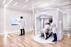 Hệ thống “siêu máy” xạ trị Proton MEVION S250-FIT đầu tiên tại châu Á vừa được Bệnh viện Tâm Anh đặt mua thành công, kỳ vọng giúp người bệnh ung thư được điều trị hiệu quả cao, an toàn, chi phí hợp lý.