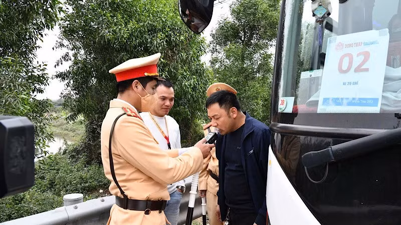 6 tháng đầu năm, tai nạn giao thông giảm cả 3 tiêu chí.