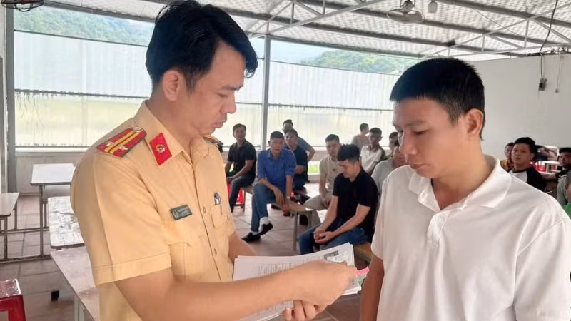 Mã số giấy phép lái xe hình thành sau 2 tiếng khi kết thúc hội đồng sát hạch.