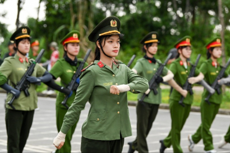 Khối nữ Cảnh sát giao thông. 3-1423.jpg