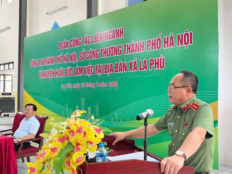Trung tướng Nguyễn Thanh Tùng phát biểu tại buổi làm việc. gen-h-z6725582374202-c90a9490f3d1ee241dfbbf06d57a1dc3.jpg