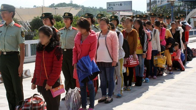 Công an Trung Quốc bàn giao nạn nhân mua bán người cho lực lượng chức năng Việt Nam. img-1209-9995.jpg