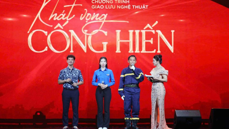 Gặp gỡ và giao lưu với các điển hình tiên tiến.