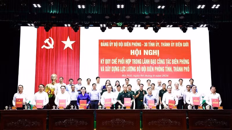 Đảng ủy Bộ đội Biên phòng và các tỉnh ủy, thành ủy có biên giới ký quy chế phối hợp. (Ảnh: KHU CHIẾN)