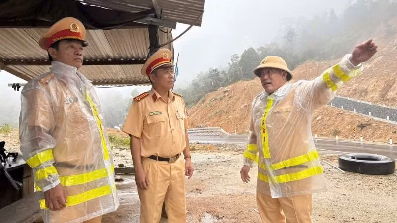 Cục Cảnh sát giao thông triển khai các biện pháp chủ động ứng phó bão số 13.