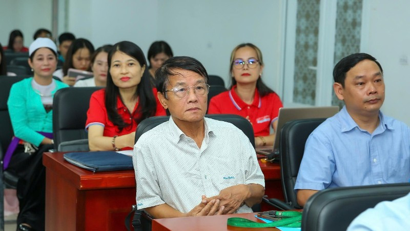 Đại biểu dự lễ trao giải. z6763375830932-7d0402bc9cae17836a45e036f544c20b-7996.jpg