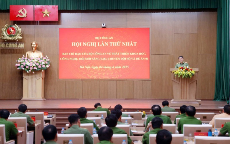 Toàn cảnh hội nghị.