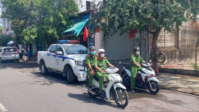 Công an xã Phú Xuân, huyện Nhà Bè, Thành phố Hồ Chí Minh tuần tra, kiểm soát địa bàn. (Ảnh minh họa)