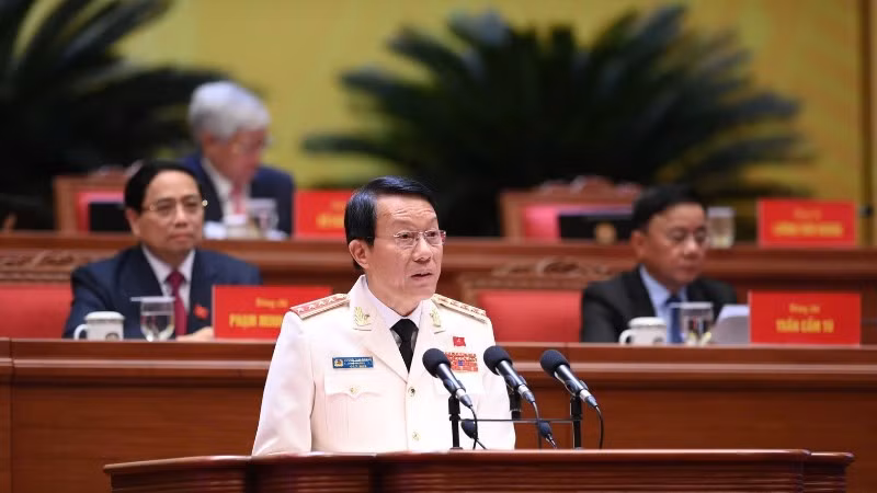 Đại tướng Lương Tam Quang trình bày tham luận tại Đại hội.
