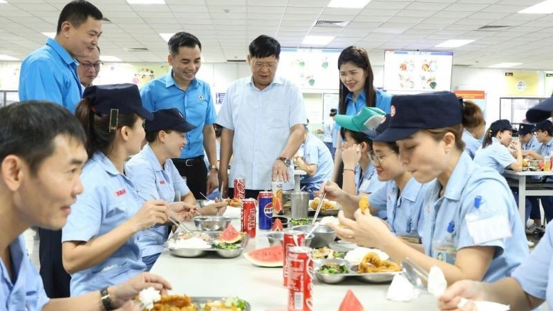 Lãnh đạo Tổng Liên đoàn Lao động Việt Nam, Liên đoàn Lao động thành phố Hà Nội dự "Bữa cơm công đoàn" tại Công ty trách nhiệm hữu hạn Yamaha Motor.