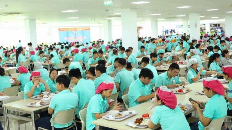 Bữa cơm đặc biệt của hơn 23,5 nghìn công nhân lao động Công ty trách nhiệm hữu hạn Canon Việt Nam. gq1a316820250728135418-2888.jpg