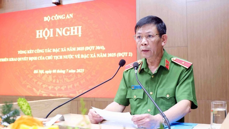 Thiếu tướng Nguyễn Ngọc Tuyến, Phó Cục trưởng Cục C10 thông báo nội dung các quyết định của Chủ tịch nước và Hướng dẫn của Hội đồng tư vấn đặc xá năm 2025 (đợt 2). gen-h-z6783599258669-9c01549cca921d5c72a37d44aa64c004-7922-5366.jpg