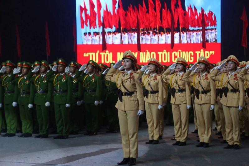 Biểu dương lực lượng. gen-o-z6844539504644-203365f4b76e2eee224630746dbeafe8.jpg