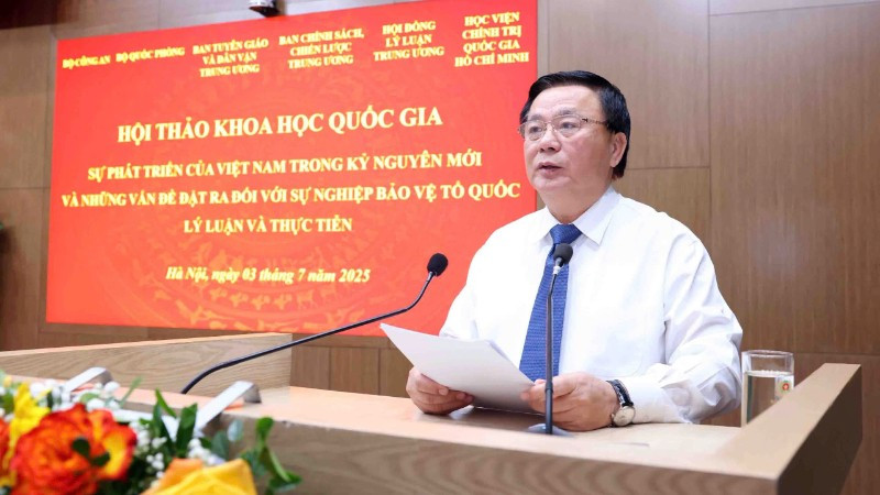 Đồng chí Nguyễn Xuân Thắng, Chủ tịch Hội đồng Lý luận Trung ương, Giám đốc Học viện Chính trị quốc gia Hồ Chí Minh báo cáo đề dẫn. z6767671571803-d5d6793bbede816fefaa7fa9be8f8dfd-5402.jpg