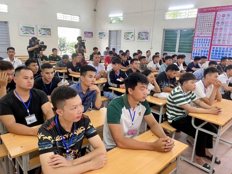 Các thí sinh tham dự kỳ thi. z6737915676211-7af010512099302110260f1db5b42b73.jpg
