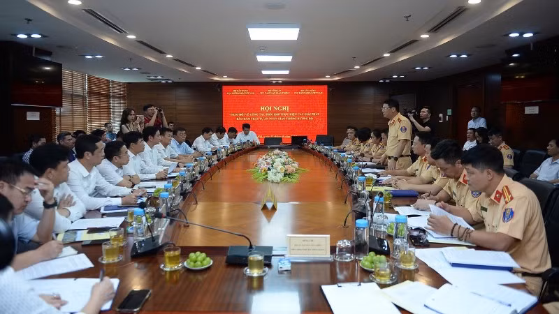 Hội nghị ba bên bàn giải pháp phòng ngừa tai nạn, thúc đẩy kinh tế giao thông.